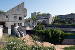 La Maladrerie apartment block in Aubervilliers designed by Renée Gailhoustet